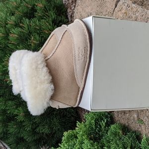 UGG BOOTIES INFANT CREAM/TAN (M) NWT